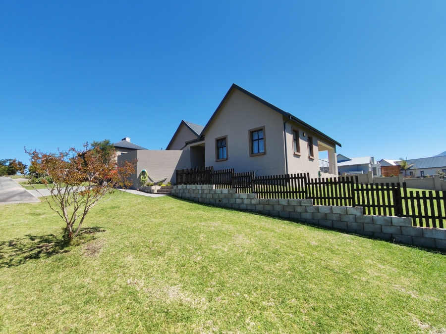 3 Bedroom Property for Sale in Kraaibosch Western Cape